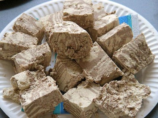 Halva şi porumb pentru floricele, duse la incinerare